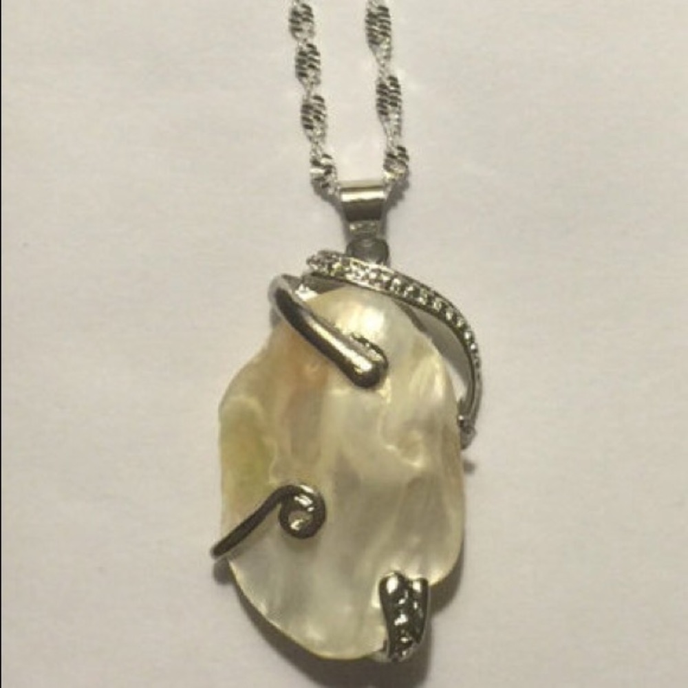 Natural pearl necklace